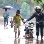 இலங்கையில் மழை-வெள்ளம்; ஒரு லட்சம் பேர் பாதிப்பு Alt