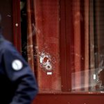 பாரிஸ் தாக்குதல்கள்: ஒரு தாக்குதலாளியின் அடையாளம் தெரிந்தது Alt